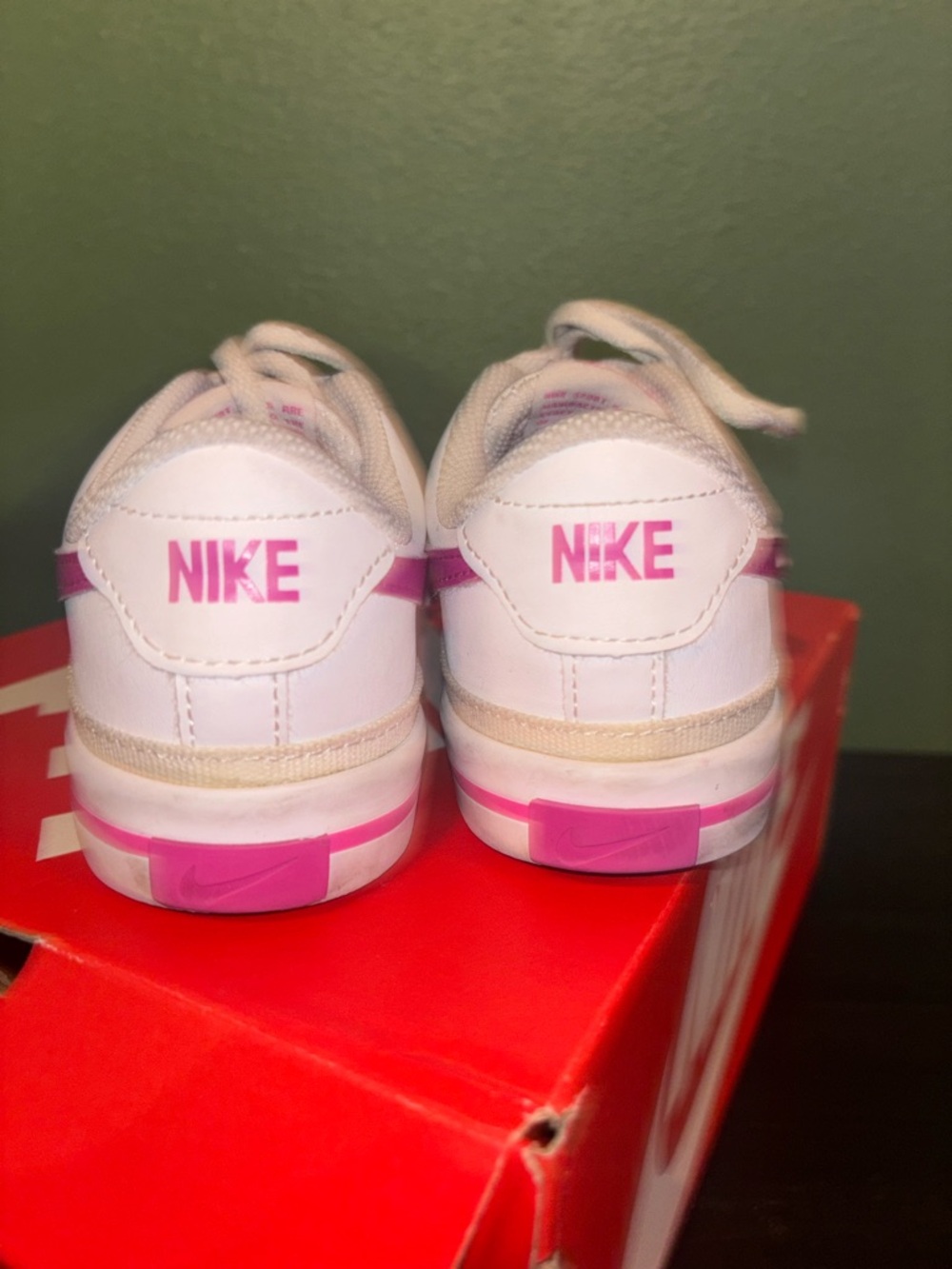 💕Nike White Sneakers with Pink Swoosh💕 - Picture 6 of 8